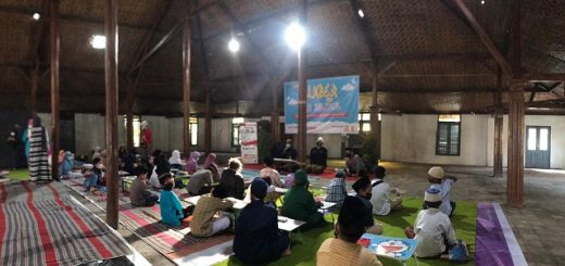 Karang Taruna Patria Manunggal Sarirejo Semarang Timur dan Putra Putri Nusantara (PPN) menggelar acara buka bersama.