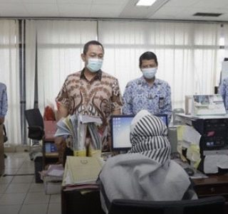 Hendrar Prihadi menyambangi kantor OPD pada hari pertama masuk kerja pascalibur Lebaran.