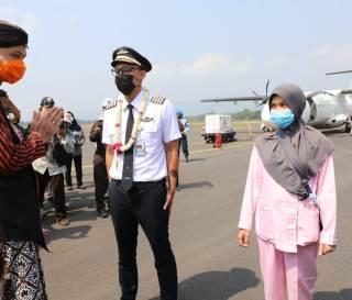 Pesawat Citilink jenis ATR-72 berhasil landing dengan mulus di Bandara Jendral Besar Soedirman Purbalingga, Kamis (3/6)
