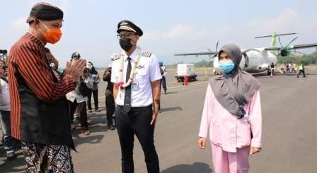 Pesawat Citilink jenis ATR-72 berhasil landing dengan mulus di Bandara Jendral Besar Soedirman Purbalingga, Kamis (3/6)