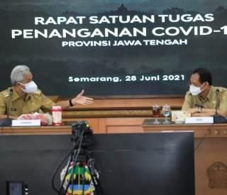 Rapat penanganan Covid-19 Jateng yang dipimpin Gubernur Ganjar Pranowo, Senin