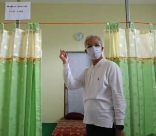 Tempat isolasi yang diperuntukkan bagi pasien tanpa gejala Covid-19 di Kelurahan Mangunjiwan, Kabupaten Demak, mengagetkan Gubernur Ganjar Pranowo karena kondisinya yang kosong