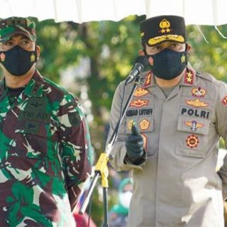 Pangdam IV/Diponegoro Mayjen TNI Rudianto dan Kapolda Jateng Irjen Pol Ahmad Luthfi saat mengunjungi Kabupaten Kudus.