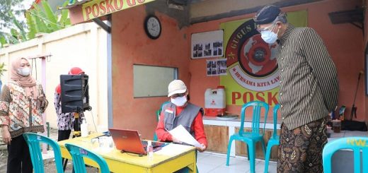 Gubernur Ganjar Pranowo mengunjungi tempat isolalasi mandiri warga dan program Jogo Tonggo di Kelurahan Cepu, Blora. Kamis (24/6)