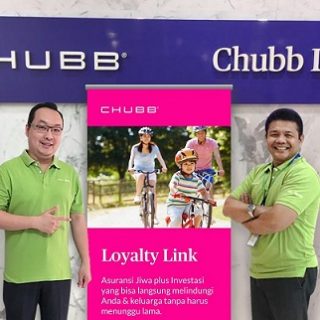 Kristianto Joe (kiri) dan Reguel Pakpahan (kanan) di sela-sela peluncuran produk asuransi Loyalty Link.