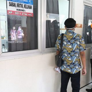 Gubernur Ganjar Pranowo melihat penanganan pasien Covid-19 di Rembang, salah satunya meninjau RSUD Dr R Soetrasno, Rabu (21/7)