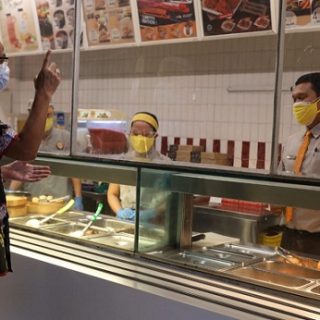 Gubernur Ganjar Pranowo berkeliling ke sejumlah tempat di Kota Semarang di hari kelima pelaksanaan PPKM Darurat, Rabu (7/7). Gubernur menyambangi kawasan pertokoan Jurnatan, Mall Ciputra, dan DP Mall