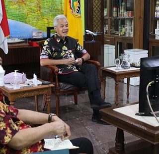 Gubernur Ganjar Pranowo mengikuti Rakor terkait Perubahan Pengaturan WFO/WFH dalam Sektor Essential dan Kritikal yang dipimpin Menko Maritim dan Investasi, Rabu (7/7)