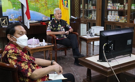 Gubernur Ganjar Pranowo mengikuti Rakor terkait Perubahan Pengaturan WFO/WFH dalam Sektor Essential dan Kritikal yang dipimpin Menko Maritim dan Investasi, Rabu (7/7)