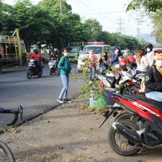 Gubernur Jateng Ganjar Pranowo berkeliling ke beberapa lokasi untuk memantau kegiatan masyarakat di saat penerapan PPKM Darurat