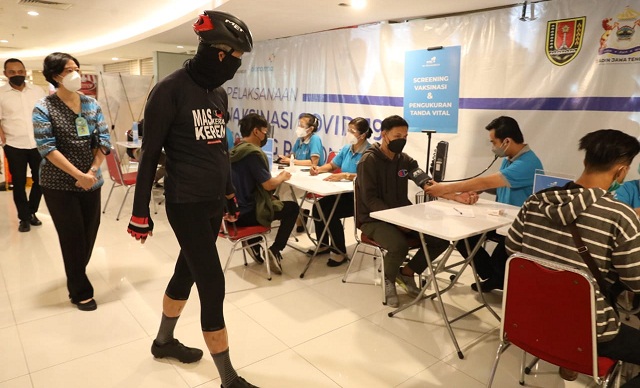 Gubernur Ganjar Pranowo membuka acara Vaksinasi Gotong Royong di RS Telogorejo, Selasa (6/7)