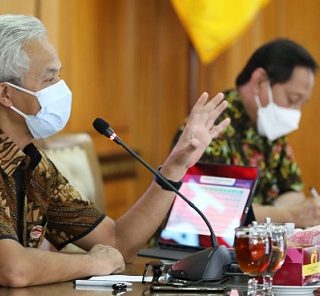 Rakor melalui video conference terkait Evaluasi PPKM Darurat di Jateng dan DIY yang juga diikuti Gubernur Jateng Ganjar Pranowo