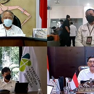 Rapat persiapan pembagian paket obat dengan Pemerintah Daerah Istimewa Yogyakarta di Gedhong Pracimosono, komplek Kepatihan.