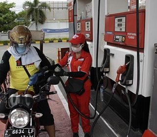 Pengguna motor kini memilih menggunakan bahan bakar minyak (BBM) jenis Pertamax, karena memilihi oktan yang lebih tinggi dibandingkan bensin.