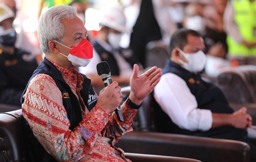 Gubernur Jawa Tengah, Ganjar Pranowo, memimpin acara pelepasan ekspor komoditas pertanian Provinsi Jawa Tengah di Terminal Peti Kemas Pelabuhan Tanjung Emas Semarang, Sabtu (14/8)