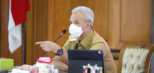 Rapat penanganan Covid-19 antara Gubernur Ganjar Pranowo bersama Bupati/Wali Kota secara daring di kantor gubenuran, Senin (9/8)