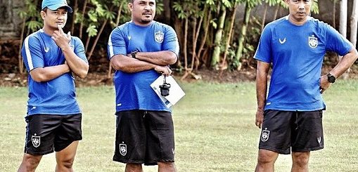 Imran Nahumury (tengah) bersama I Komang Putra (Pelatih Kiper PSIS Semarang)