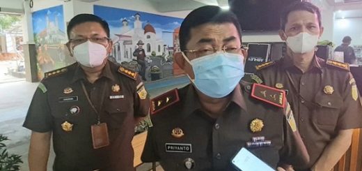 Kajati Jateng Priyanto SH MH memberi keterangan kepada wartawan soal penahanan tersangka kasus korupsi pengadaan tanah dan pembangunan cold storage oleh Perum Perindo.