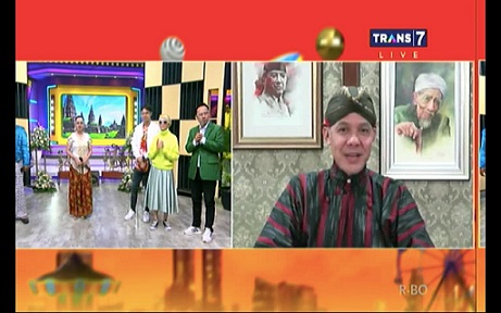 Gubernur Jawa Tengah, Ganjar Pranowo menjadi bintang tamu kejutan secara daring dalam acara drama komedi Opera Van Java yang dihelat secara live, Senin (23/8) malam