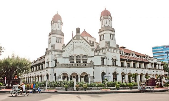 Gedung Lawang Sewu menjadi salah satu objek wisata sejarah Kota Semarang untuk menambah pendapatan daerah.