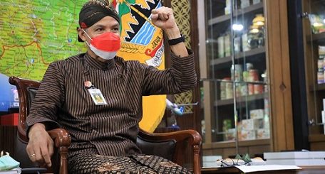 Gubernur Ganjar Pranowo memberikan dukungan dan motivasi secara daring kepada atlet dan official National Paralympic Committee Indonesia (NPCI) Jateng yg bergabung dalam kontingen Indonesia pada Paralympic Games Tokyo 2020, Kamis (19/8)