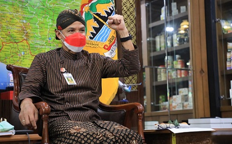 Gubernur Ganjar Pranowo memberikan dukungan dan motivasi secara daring kepada atlet dan official National Paralympic Committee Indonesia (NPCI) Jateng yg bergabung dalam kontingen Indonesia pada Paralympic Games Tokyo 2020, Kamis (19/8)