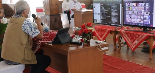 Gubernur Ganjar Pranowo memimpin Rembug Desa secara virtual dengan para Kades se Kabupaten Boyolali beserta Bupati dan Satgas Penanganan Covid, Rabu (4/8)