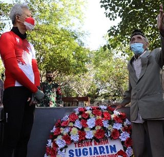 Makam Soegiarin di TPU Bergota Semarang dikunjungi Gubernur Jateg, Ganjar Pranowo, Sabtu (14/8)