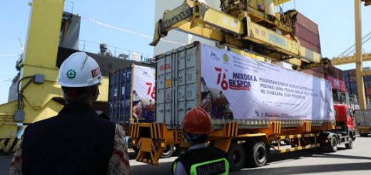 Pelepasan ekspor komoditas pertanian Jawa Tengah senilai Rp 400,57 miliar di Pelabuhan Tanjung Emas, Semarang, Sabtu (14/8). Acara pelepasan ekspor yang dipimpin Gubernur Ganjar Pranowo tersebut juga dihadiri secara virtual oleh Presiden RI Joko Widodo