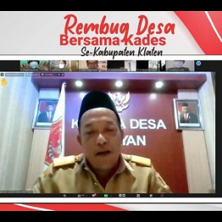 Kades Joko Laksono ketika mengikuti Rembug Desa secara vitual dengan Gubernur Ganjar Pranowo, beberapa waktu lalu