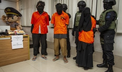 Puluhan terduga teroris ditangkap Densus 88 Polri dari 11 wilayah provinsi. Mereka rencananya melancarkan aksi teror pada HUT RI ke-76 lalu