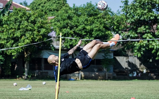 Striker PSIS Semarang, Bruno Silva melakukan latihan rutin, di Lapangan Mardi Soenarto, Semarang, Selasa pagi (7/9)