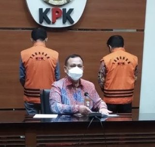 KPK menetapkan Bupati Banjarnegara Budhi Sarwono, dan Kedy Afandi sebagai tersangka perkara korupsi pekerjaan pengadaan barang dan jasa pada tahun anggaran 2017-2018.
