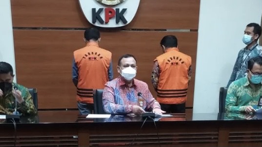 KPK menetapkan Bupati Banjarnegara Budhi Sarwono, dan Kedy Afandi sebagai tersangka perkara korupsi pekerjaan pengadaan barang dan jasa pada tahun anggaran 2017-2018.