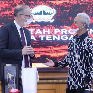 Duta Besar Denmark untuk Indonesia, Mr Lars Bo Larsen menemui Gubernur Jawa Tengah, Ganjar Pranowo, Rabu (22/9)