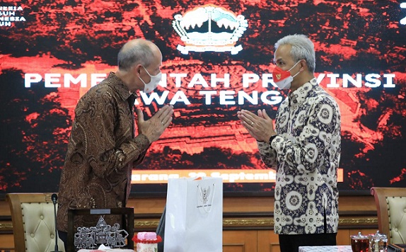 Duta Besar Belanda untuk Indonesia, Lambert Grijns, datang ke Jawa Tengah untuk menemui Gubernur Ganjar Pranowo, Rabu (29/9). Belanda ingin melanjutkan kerja sama penanganan banjir dan rob