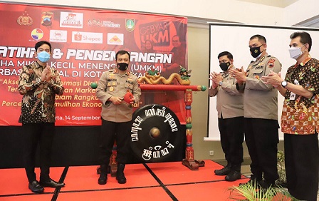 Kapolda Jateng Irjen Pol Ahmad Luthfi membuka Pelatihan dan Pengembangan UMKM Berbasis Digital, di Hotel Solia Zigna, Laweyan, Surakarta, Selasa (14/9).