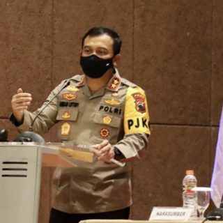 Kapolda Jateng Irjen Pol Ahmad Luthfi membuka seminar Bidhumas, di Gedung The Wujil, Kabupaten Semarang, Selasa (28/9).