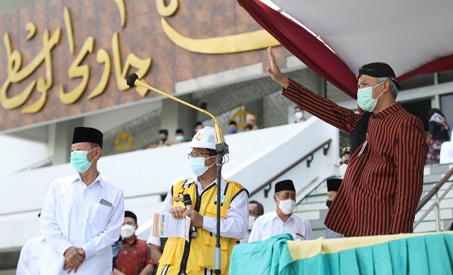 Renovasi dan penataan Masjid Baiturrahman Semarang, dimulai Kamis (2/9). Gubernur Jateng Ganjar Pranowo yang hadir pada acara groundbreaking, mengaku punya kenangan khusus dengan masjid yang berada di kawasan Simpang Lima