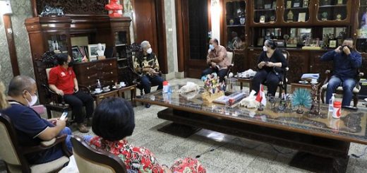 Sejumlah ahli geodesi dari Institut Teknologi Bandung (ITB) berkunjung dan menemui Gubernur Jawa Tengah, Ganjar Pranowo, di rumah dinasnya, Rabu (1/9)