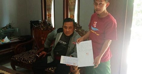 Tersangka NWT saat membuat surat pernyataan untuk mengembalikan uang pembayaran SK Bodong Eka sebesar Rp 150 juta, namun janji itu hingga sekarang belum direalisasikan.