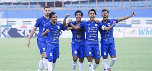 Para pemain PSIS melakukan selebrasi selepas mengalah Persiraja 3-1