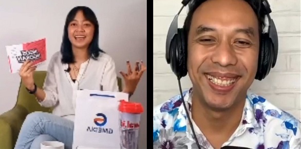 Pongki Barata (kanan) dipandu Anastasia Cinantya (Acin) terlibat dialog saat tampil di program acara Ngos-ngosan, Jumat (17/9).