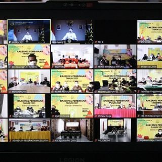 Rapat Kerja Teknis Bidang Pembinaan Tahun 2021 secara virtual dari ruang kerja Jaksa Agung Muda Pembinaan, di Kebayoran Baru, Jakarta Selatan, Rabu (8/9).