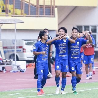 Para pemain PSIS melakukan selebrasi usai memenangi duel melawan Persela Lamongan di BRI Liga 1 2021-2022.