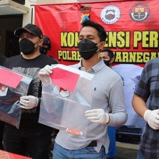 Polres Banjarnegara saat melakukan konferensi pers soal kasus pembunuhan yang dilakukan suami kepada istrinya.