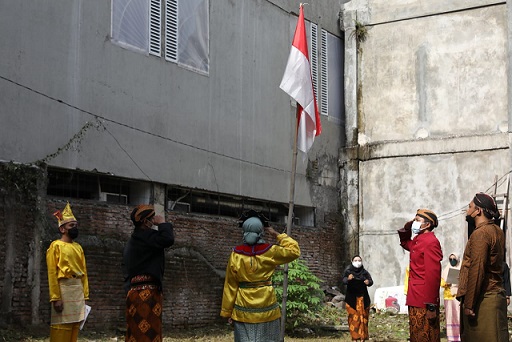 Forum Persaudaraan Antar Etnis Nusantara Jawa Tengah menggelar upacara peringatan Sumpah Pemuda di Asrama Mahasiswa Aceh Pocut Meurah Intan, Tembalang Kota Semarang, Kamis (28/10)