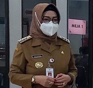 Bupati Sukoharjo Etik Suryani