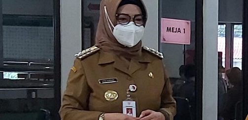 Bupati Sukoharjo Etik Suryani