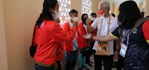 Gubernur Ganjar Pranowo mengunjungi Wisma Atlit Jawa Tengah di PON XX Papua, Sabtu (2/10)